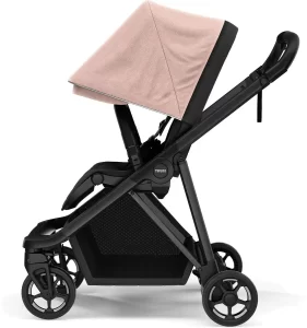 Thule Shine med rosa sufflett. Det är en bra sittvagn med fullt liggläge och passar långa barn och större barn.