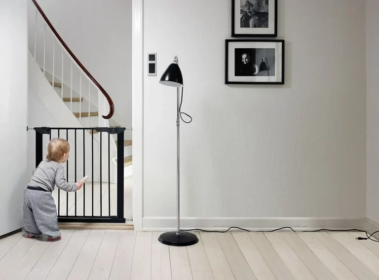 BabyDan Premier tar sig högt upp i vårt spänngrind bäst i test.