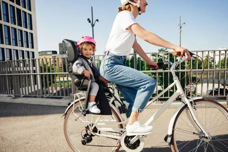 Britax Römer tar sig in på vår topplista i cykelbarnstol bäst i test.