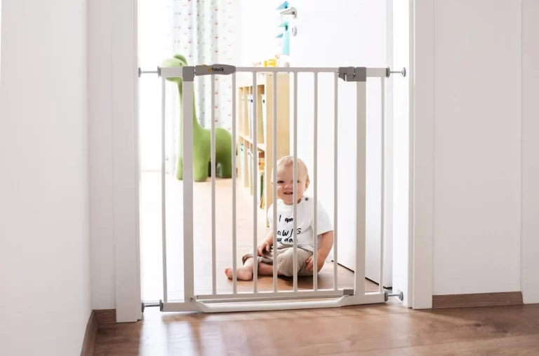 Hauck Clear Step Gate är en mycket bra barngrind utan att skruva.