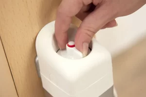 Lascal KiddyGuard Avant är bästa trappgrind om man vill ha något säkert har snyggt. Den blir nästan osynlig när den inte används.