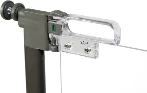 Safe & Care SafeGate placerar sig högt upp i vårt test över bästa barngrind. Den är genomskinlig och robust gjord.