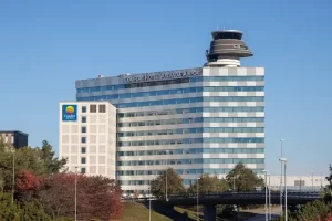 Comfort Hotel Arlanda Airport Terminal ligger väldigt nära flygplatsen och lämpar sig utmärkt för barnfamiljer med både anpassad frukost och lekytor.