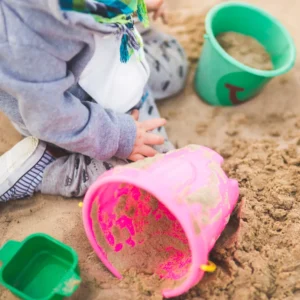 Den bästa sandlådan ska vara kul för barnen och smidig för de vuxna. Vi har testat och jämfört massor av olika modeller.